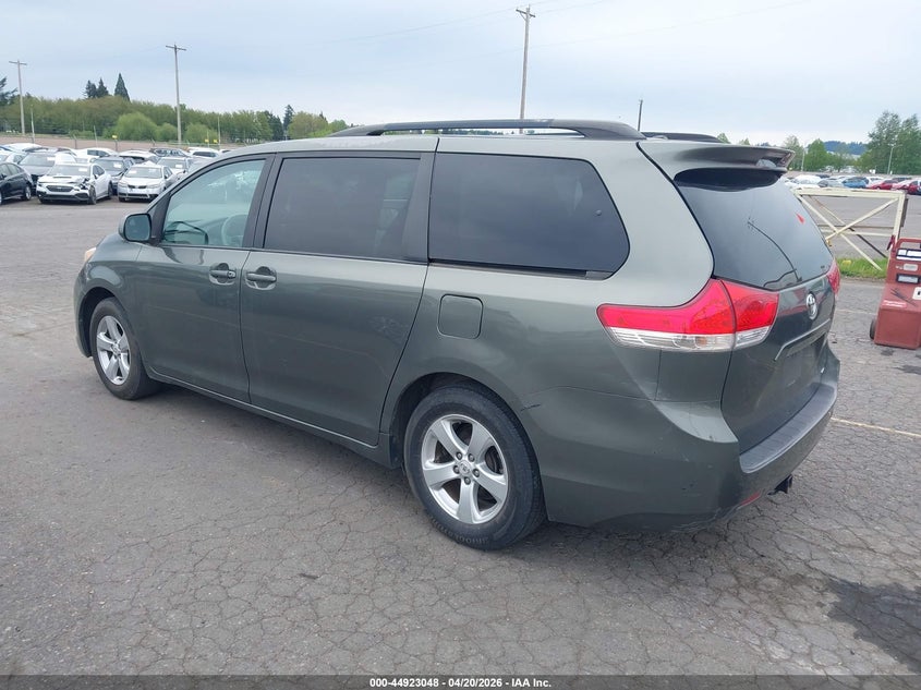 2012 Toyota Sienna Le V6 8 Passenger