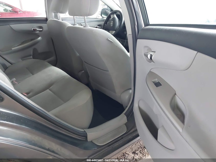 2013 TOYOTA COROLLA auction photo 8