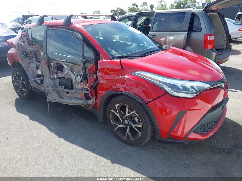 2022 TOYOTA C-HR XLE