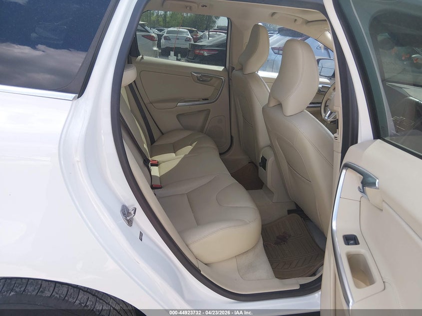 2016 Volvo Xc60 T5 Drive-E Premier VIN: YV440MDK0G2782445 Lot: 44923732