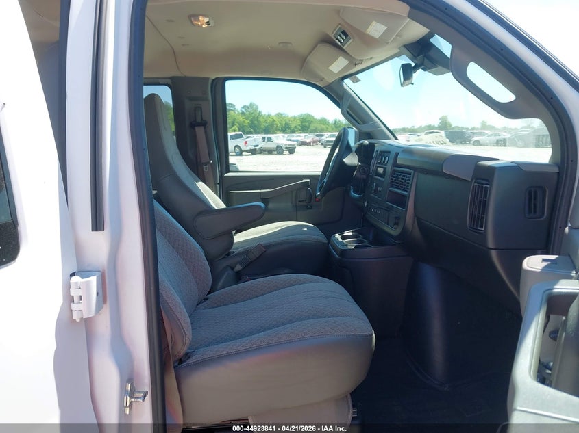 2025 Chevrolet Express Passenger Rwd 3500 Extended Wheelbase Lt