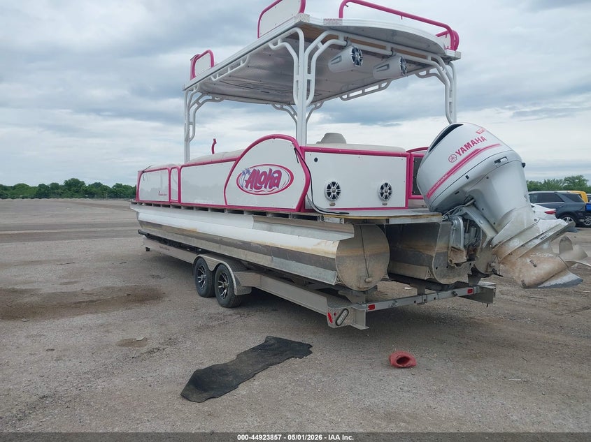 2021 * ALOHA 30' auction photo 3