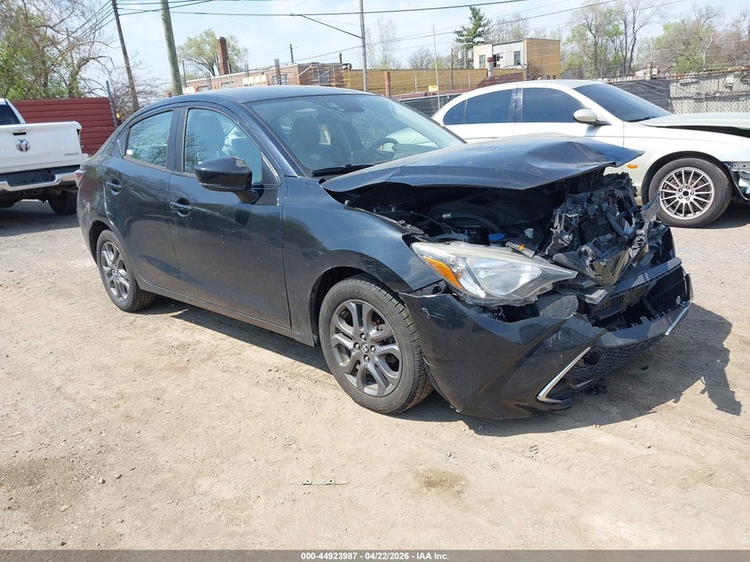 2019 TOYOTA YARIS LE