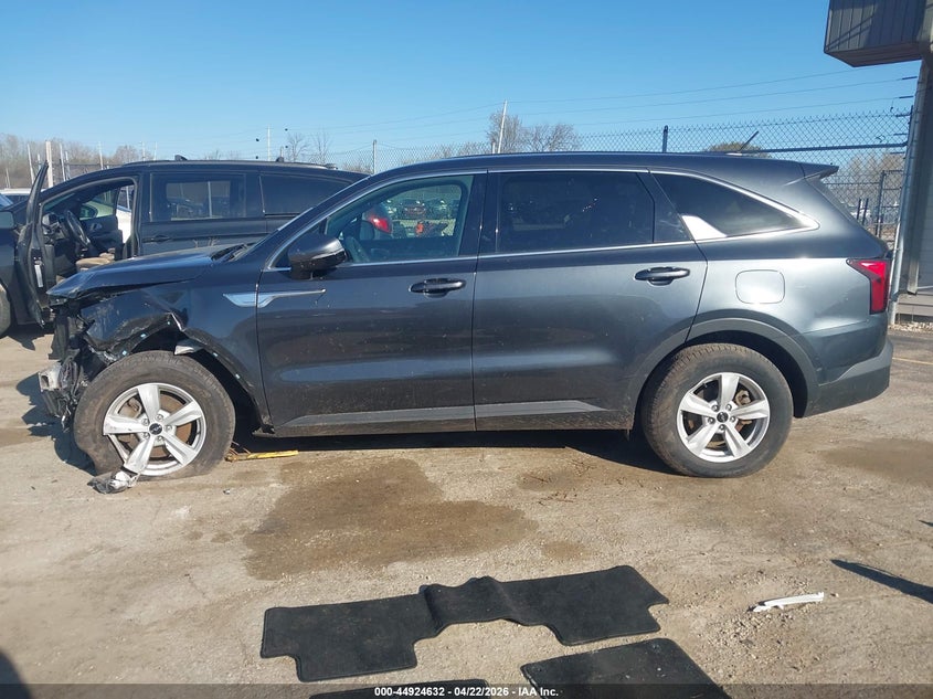 VIN 5XYRGDLC1NG108175 2022 KIA SORENTO LX