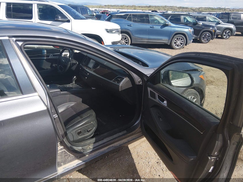 2015 HYUNDAI GENESIS auction photo 5