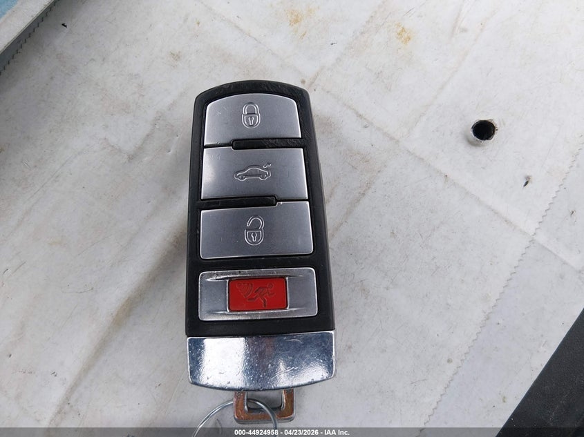 2008 Volkswagen Passat Komfort VIN: WVWLK73C38E190333 Lot: 44924958