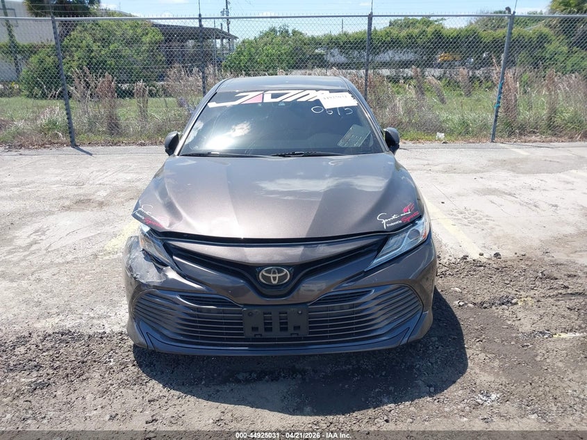 TOYOTA CAMRY - zdjęcie 12