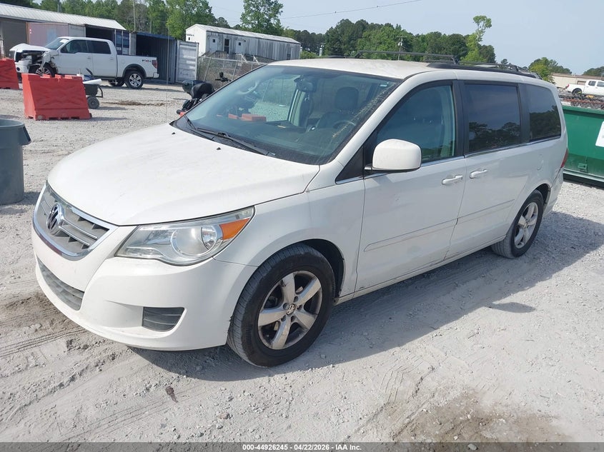 2011 VOLKSWAGEN ROUTAN auction photo 2