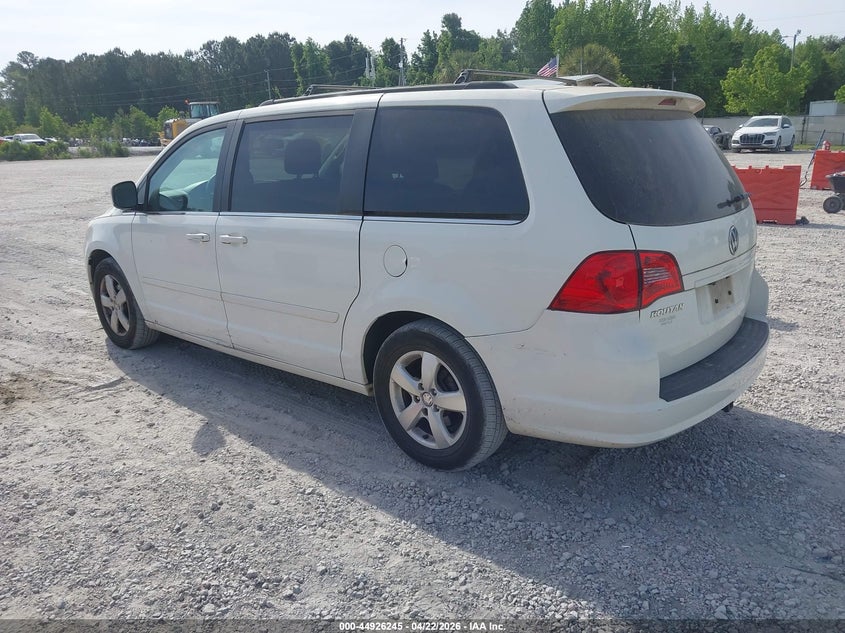 2011 VOLKSWAGEN ROUTAN auction photo 3