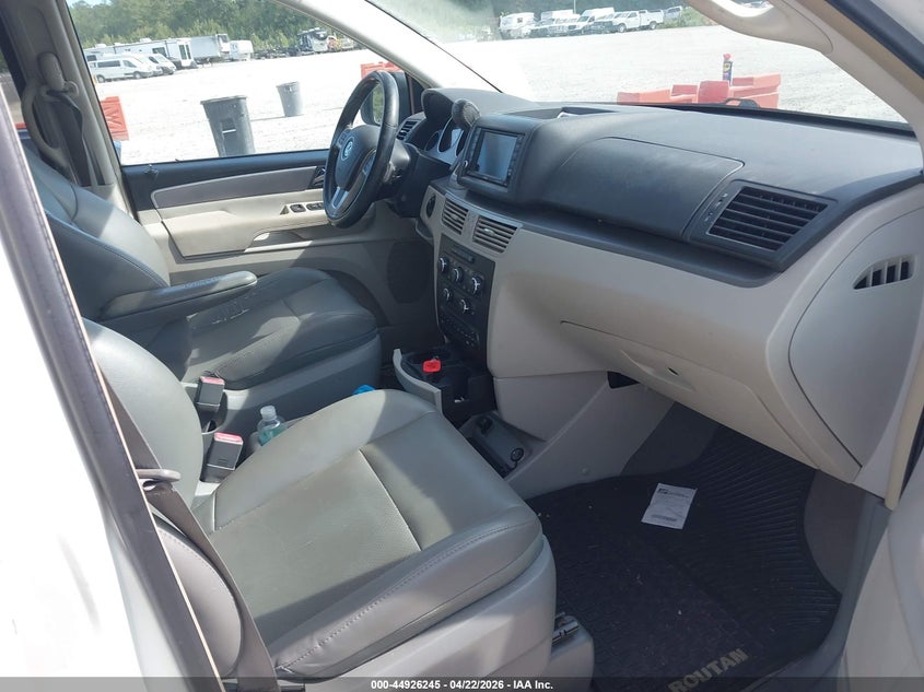 2011 VOLKSWAGEN ROUTAN auction photo 5