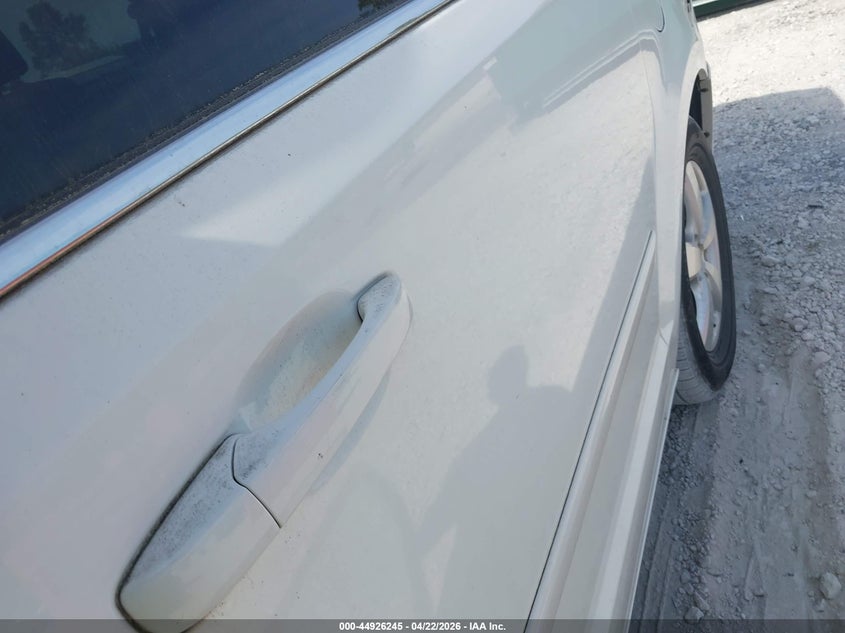 2011 VOLKSWAGEN ROUTAN auction photo 6