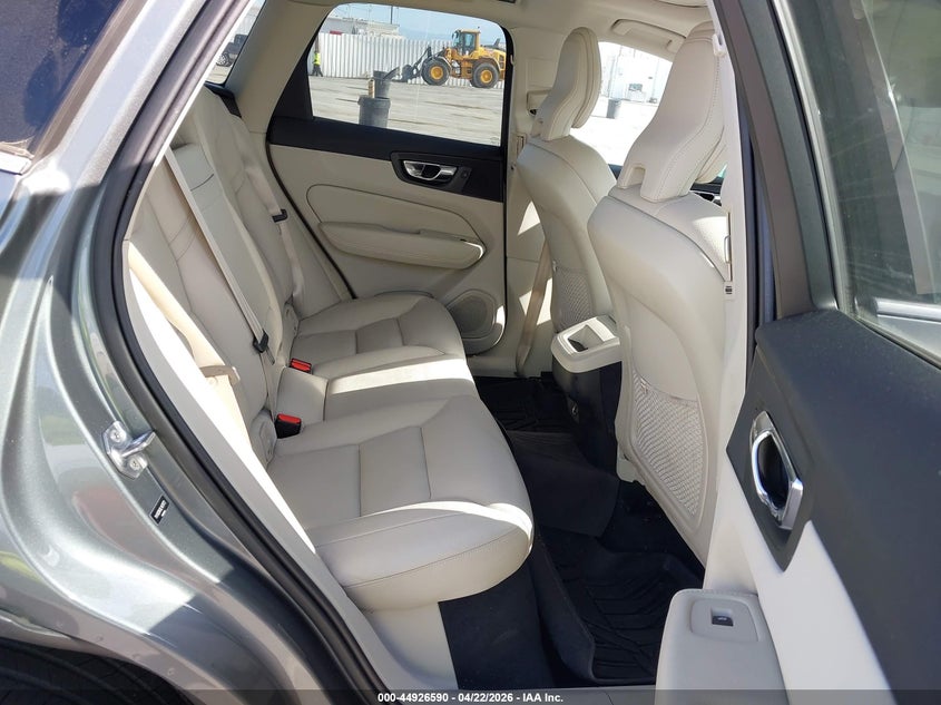 2020 Volvo Xc60 T5 Momentum VIN: YV4102RK8L1421772 Lot: 44926590