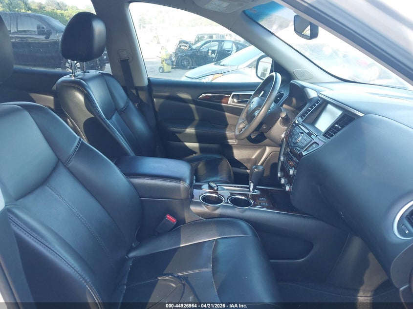 2016 Nissan Pathfinder Sl