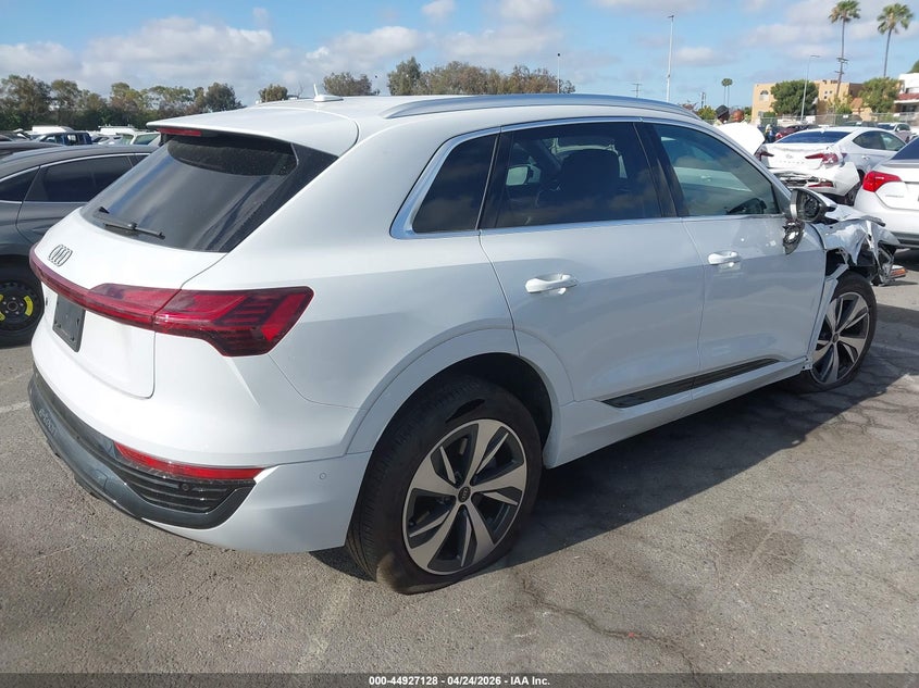 Vin: wa15aage2rb008817, lot: 45424507, audi q8 e-tron premium plus quattro 20244
