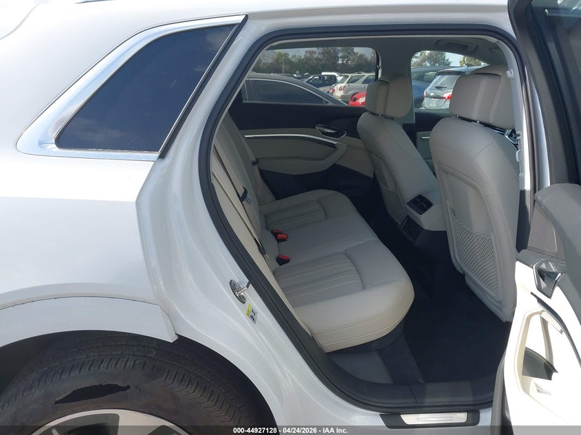 2024 Audi Q8 E-Tron Premium Plus Quattro VIN: WA15AAGE2RB008817 Lot: 44927128