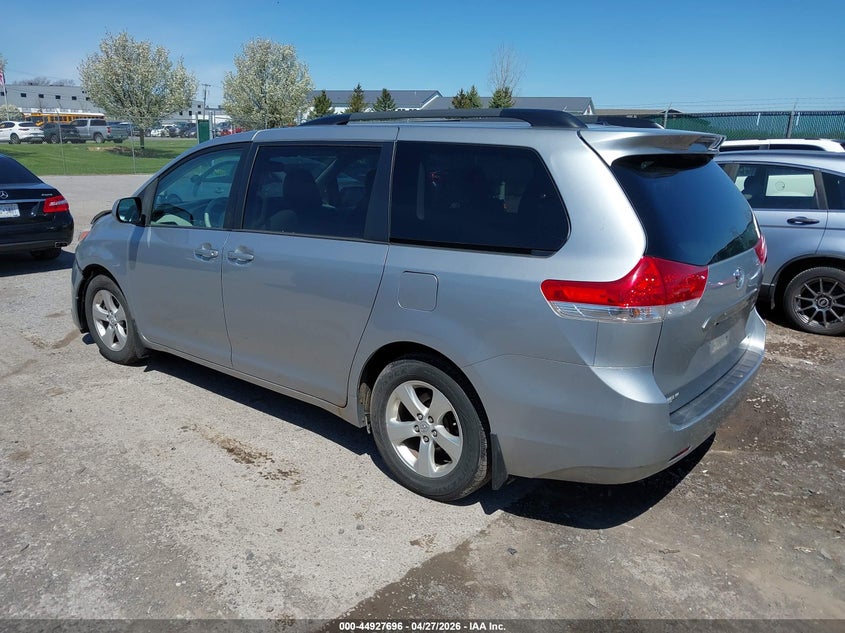 2014 TOYOTA SIENNA auction photo 3