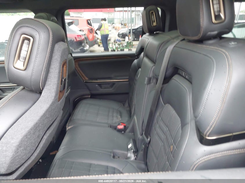 2026 RIVIAN R1S auction photo 8