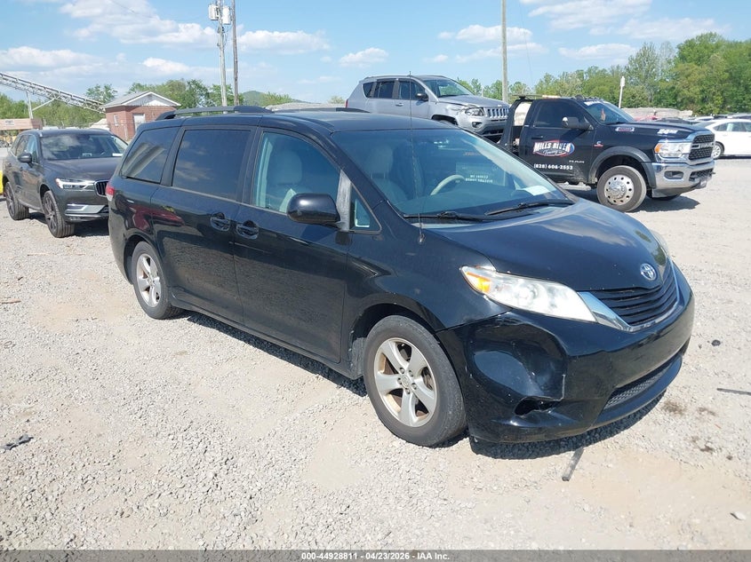 2014 TOYOTA SIENNA LE V6 8 PASSENGER