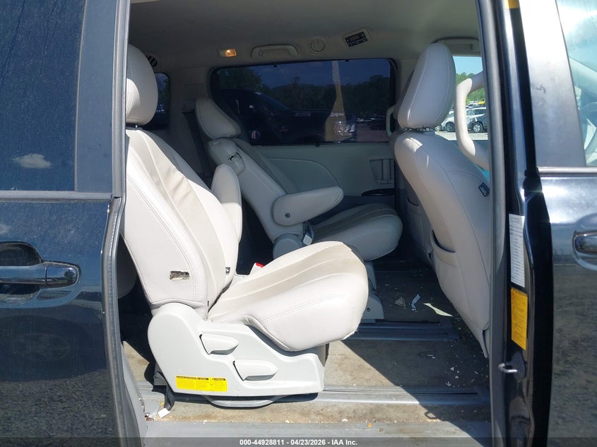 2014 TOYOTA SIENNA VAN 3.5L V-6 DOHC, VVT, 266HP