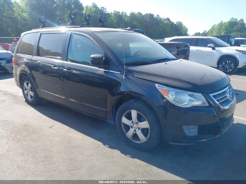 2011 Volkswagen Routan Se