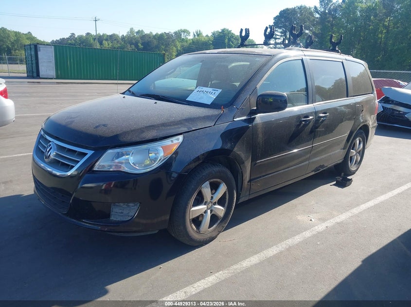2011 Volkswagen Routan Se