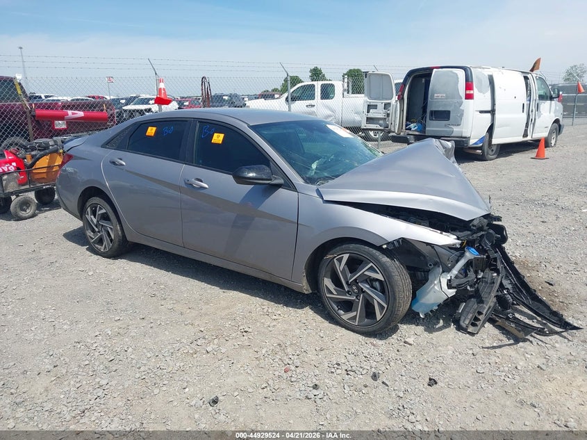 2025 HYUNDAI ELANTRA auction photo 1