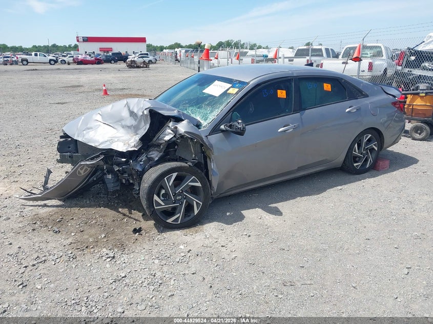 2025 HYUNDAI ELANTRA auction photo 2