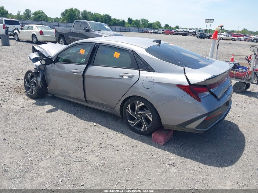 2025 HYUNDAI ELANTRA auction photo 3