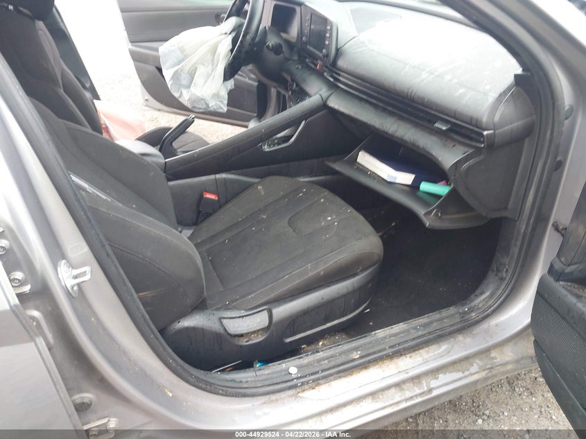2025 HYUNDAI ELANTRA auction photo 5