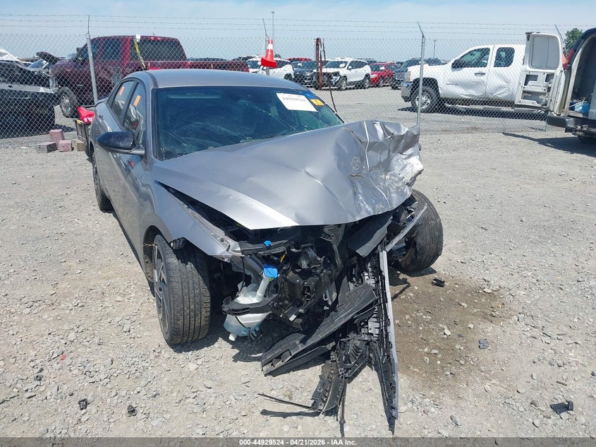 2025 HYUNDAI ELANTRA auction photo 6