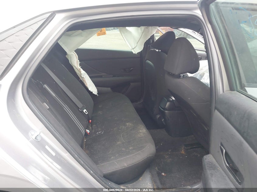 2025 HYUNDAI ELANTRA auction photo 8