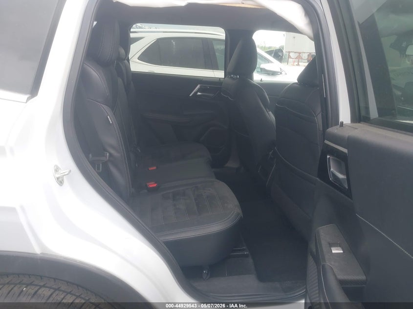 2024 MITSUBISHI OUTLANDER auction photo 8