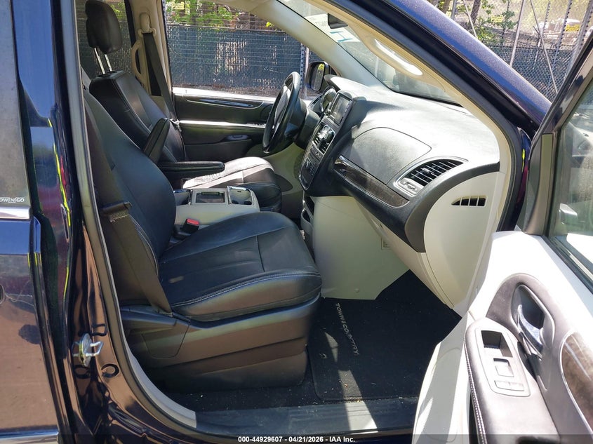 2014 Chrysler Town & Country Touring