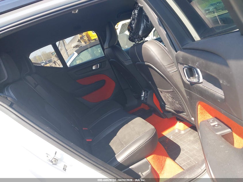 2019 Volvo Xc40 T5 Momentum/T5 R-Design VIN: YV4162XZ0K2013676 Lot: 44929704