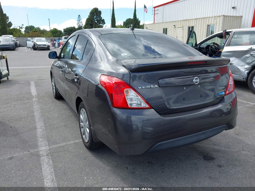 2015 Nissan Versa 1.6 S+