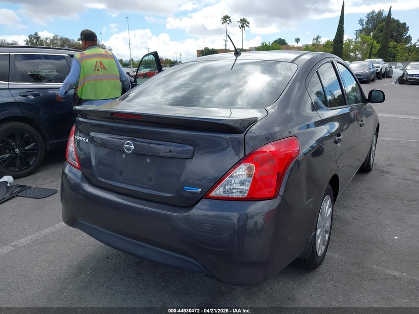 2015 Nissan Versa 1.6 S+