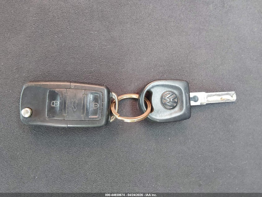 2002 VOLKSWAGEN BEETLE HATCHBACK 2.0L I-4 115HP