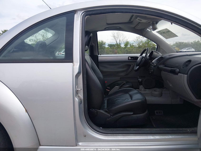 2002 VOLKSWAGEN BEETLE HATCHBACK 2.0L I-4 115HP