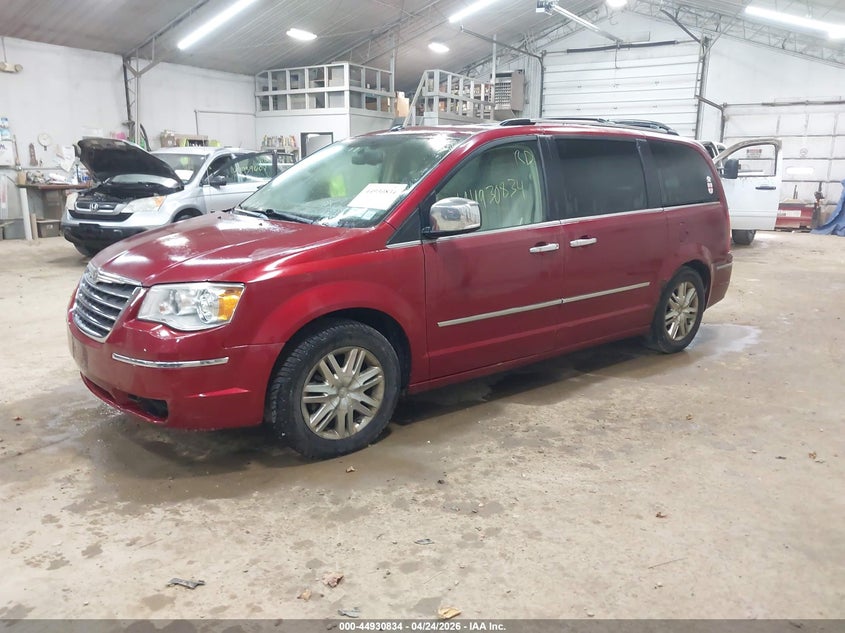 2010 Chrysler Town & Country New Limited