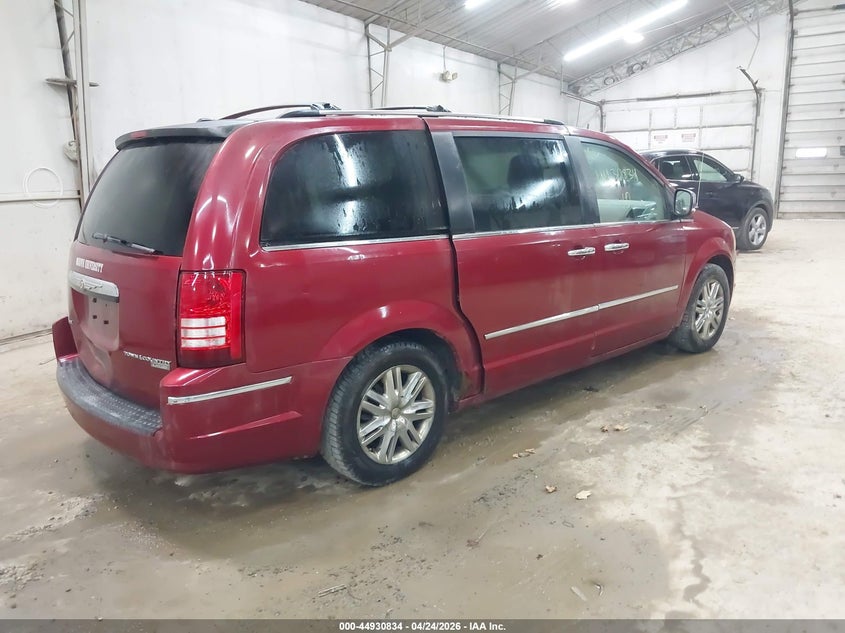 2010 Chrysler Town & Country New Limited