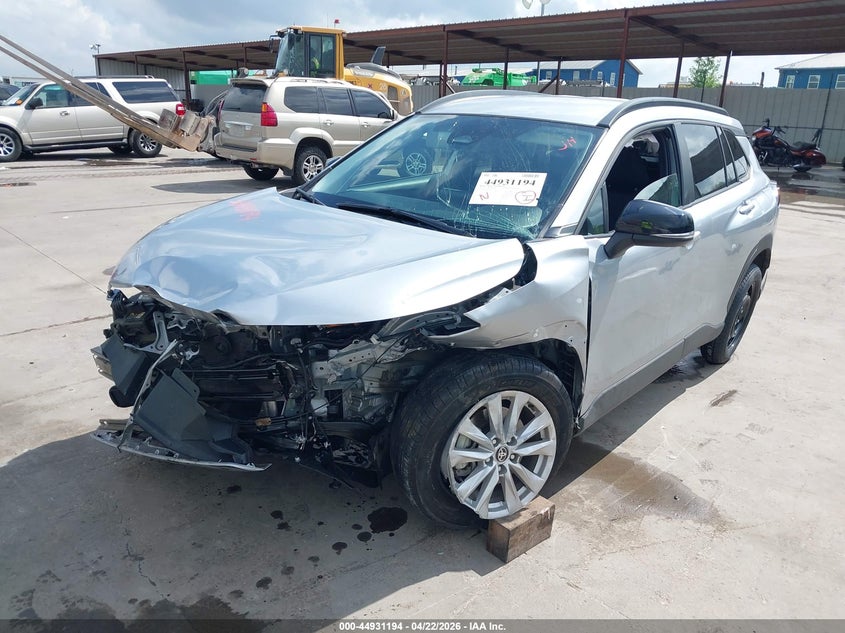 2025 Toyota Corolla Cross Le 7MUCAAAG9SV127492 photo 1