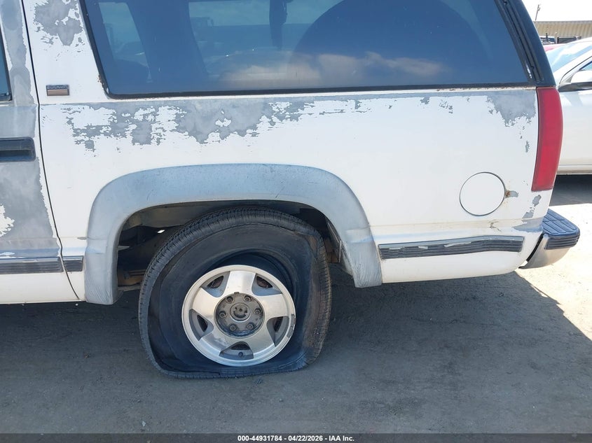 1994 Chevrolet Suburban K1500 VIN: 1GNFK16K0RJ305354 Lot: 44931784