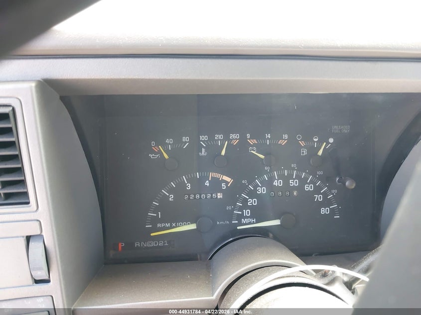 1994 Chevrolet Suburban K1500 VIN: 1GNFK16K0RJ305354 Lot: 44931784
