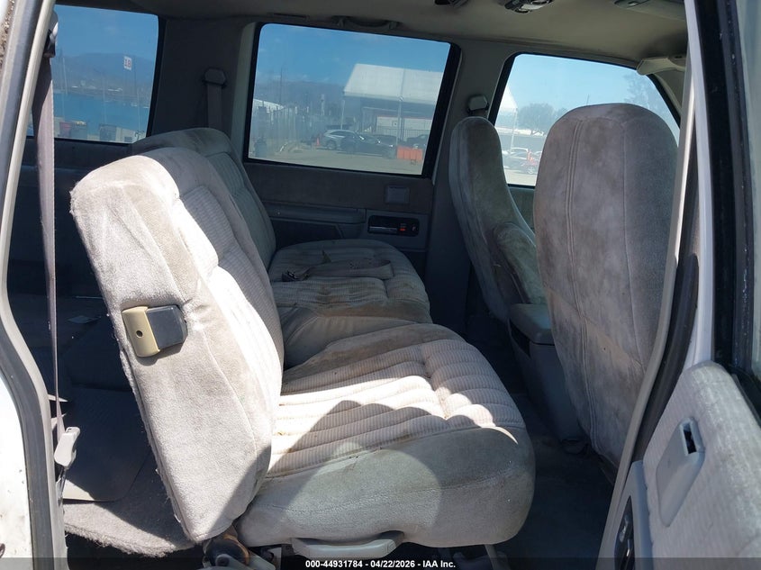 1994 Chevrolet Suburban K1500 VIN: 1GNFK16K0RJ305354 Lot: 44931784