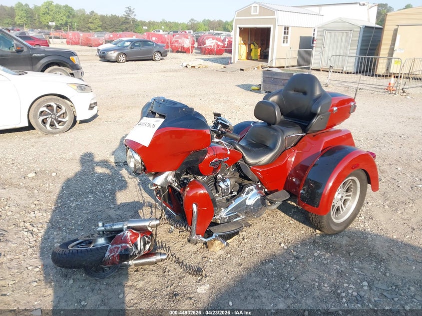 2024 HARLEY-DAVIDSON TRI GLIDE ULTRA MOTO 2