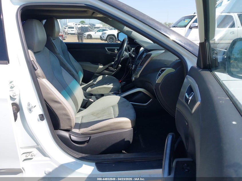 2013 Hyundai Veloster Base W/Gray