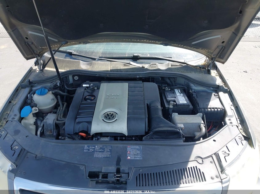 2008 Volkswagen Passat Turbo VIN: WVWJK73C98E180168 Lot: 44933325