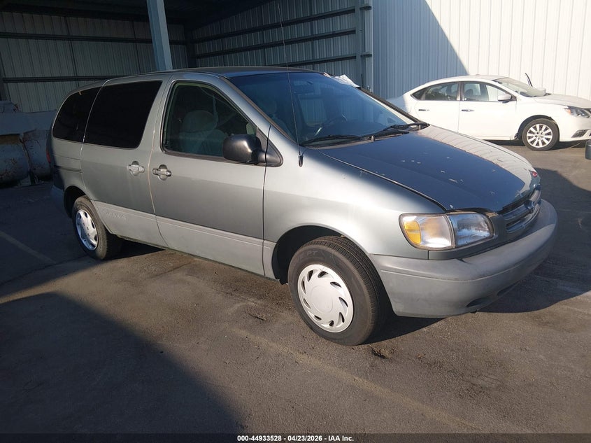 1998 Toyota Sienna Le