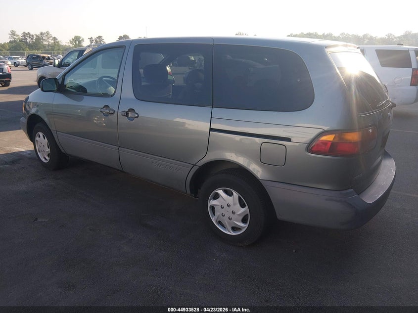 1998 Toyota Sienna Le