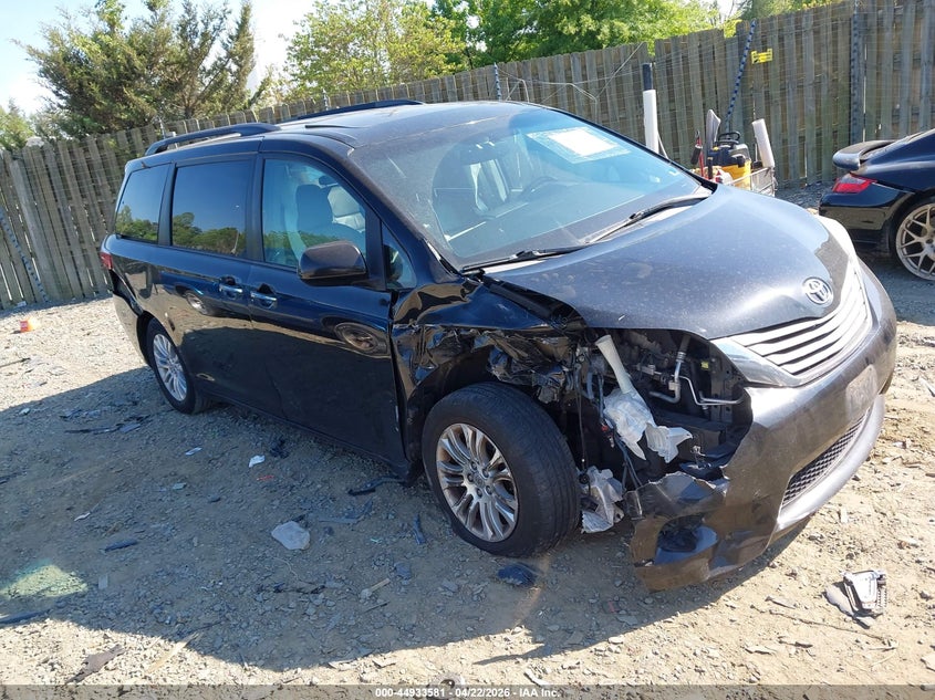 2016 Toyota Sienna Xle 8 Passenger